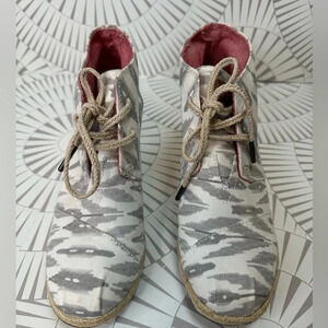 Toms Desert Ankle Boots Chukka Womans Size 7.5 canvas Wedge‎ Heels